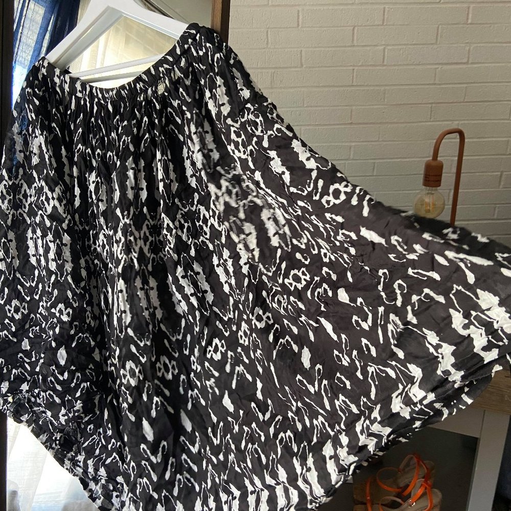 BLACK AND WHITE MAXI SKIRT